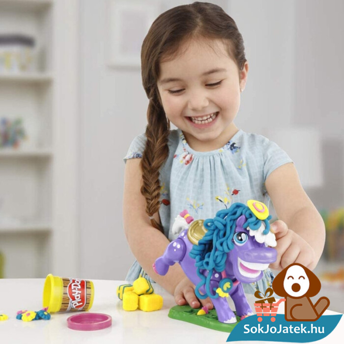 Hasbro, Play-Doh Play-Doh Animal Crew - Naybelle, a rodeó póni gyurmaszett játék közben lányoknak