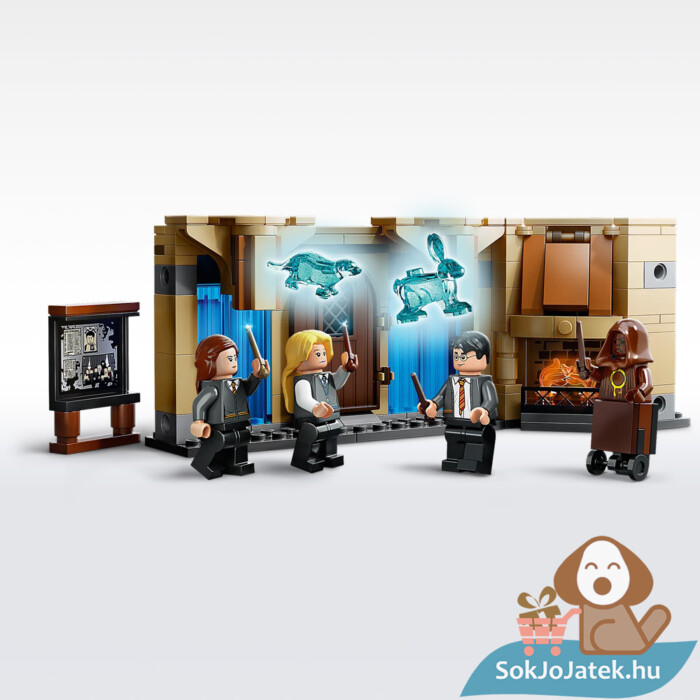 Lego 75966: Harry Potter - Roxfort a szükség szobája Lego előről a szereplőkkel