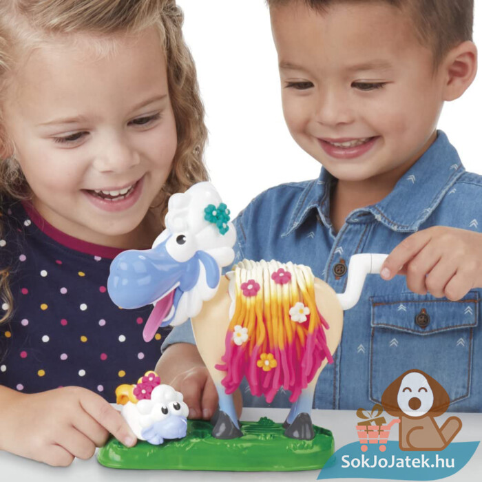 Play-Doh Animal Crew: Sherrie, a nyírható bárány gyurma készlet, játék közben - Hasbro