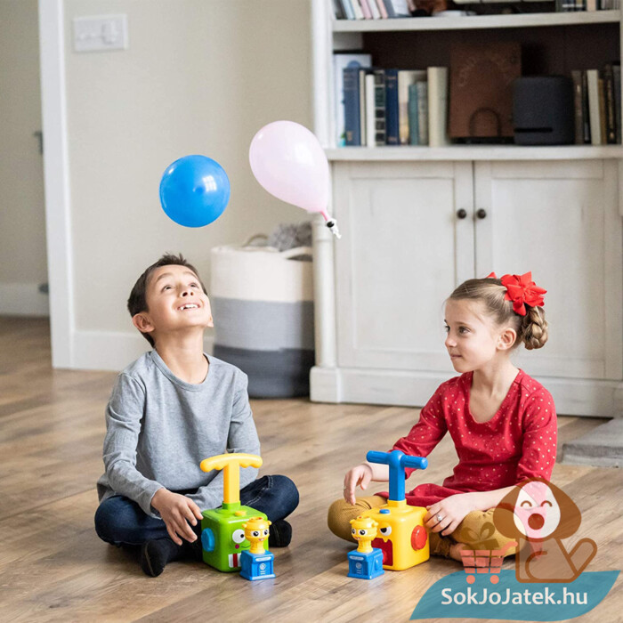 Lufihajtású autó, rakéta és űrhajós, béka, kilövővel, játék közben