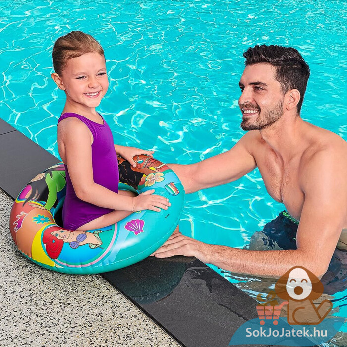 Ariel, Mulan, Moana: Disney hercegnő mintás úszógumi használat közben, 3-6 éves lányoknak, 56 cm (Bestway 91043)