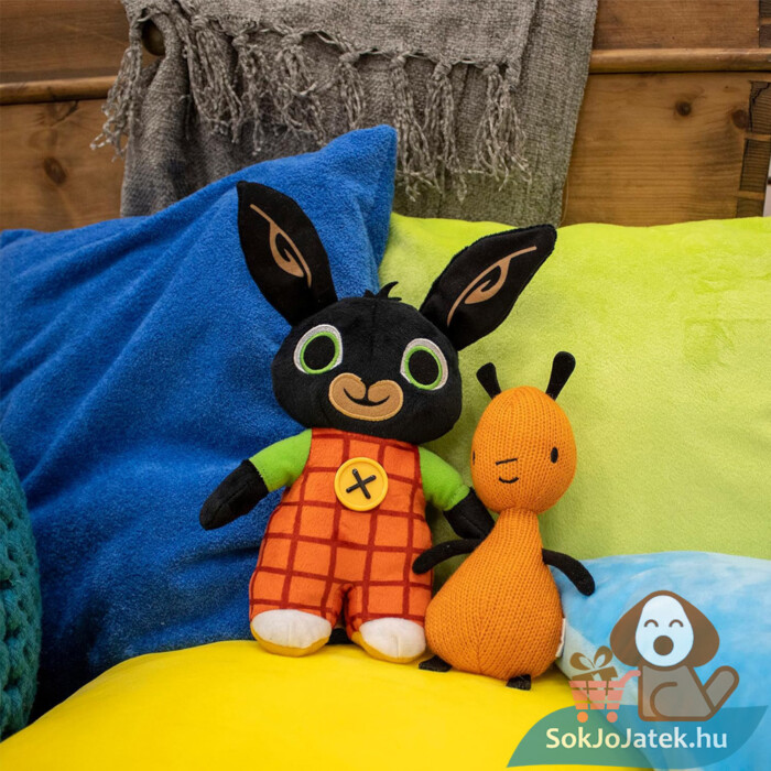 Bing Nyuszi és barátai: Bing (26 cm) és Flop (18 cm) plüss figura szett a kanapén