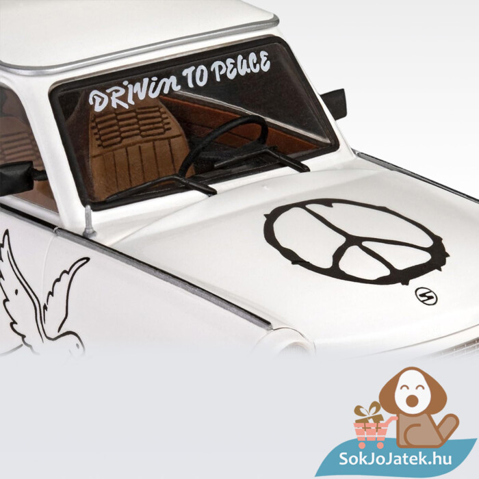 Trabant 601S makett készlet előről, (1:24) festékkel és kiegészítőkkel (Revell Builders Choice 67713)
