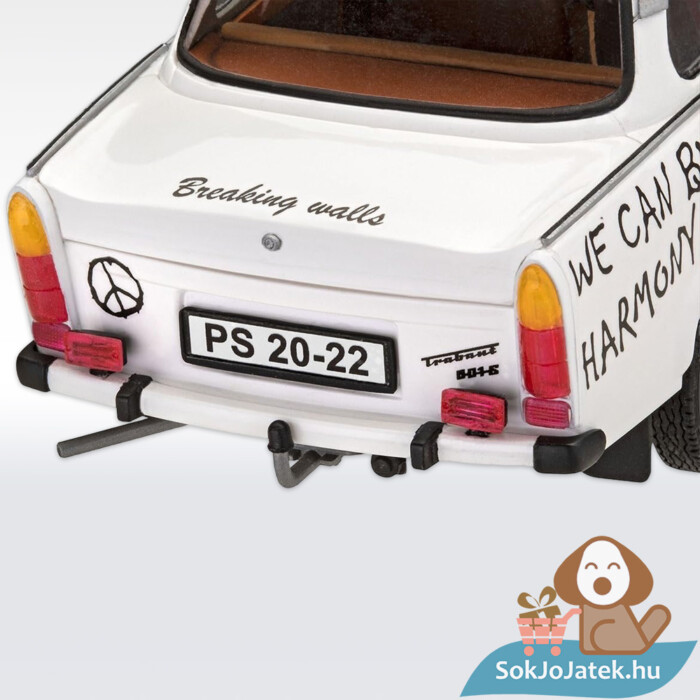 Trabant 601S makett készlet hátulról, (1:24) festékkel és kiegészítőkkel (Revell Builders Choice 67713)