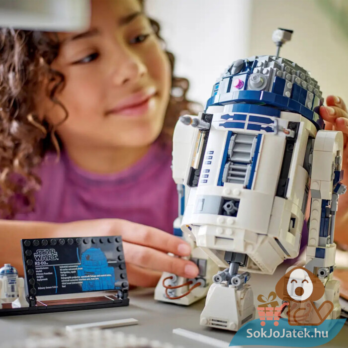 Lego Star Wars 75379: R2 D2, 24 cm magas droidfigura, építés közben