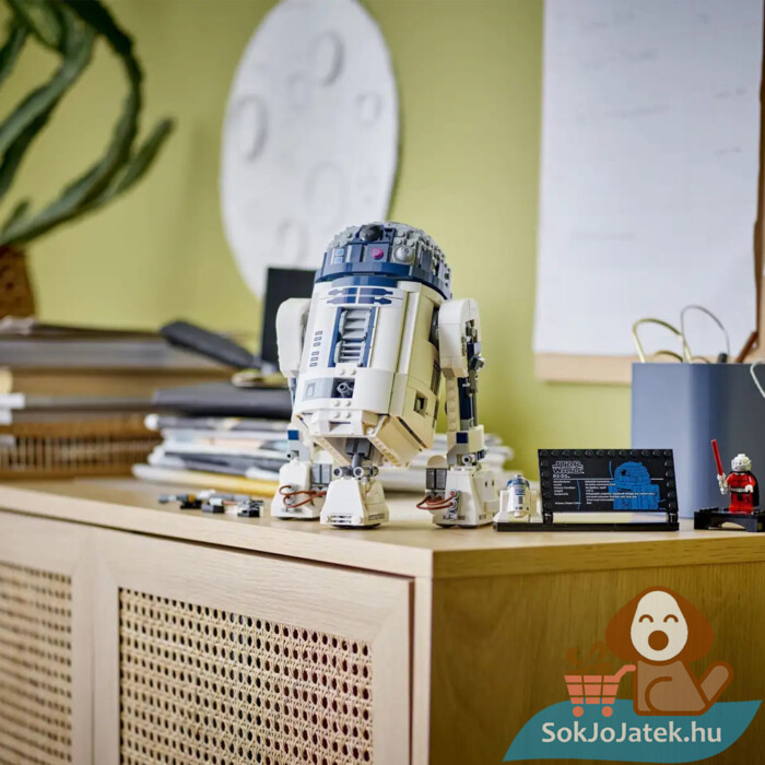 Lego Star Wars 75379: R2 D2, 24 cm magas droidfigura, kiállítva