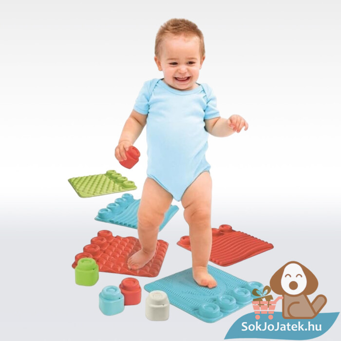 Készségfejlesztő ortopédiai játszószőnyeg babáknak, puha építő kockákkal (Clementoni Soft Clemmy 17352)