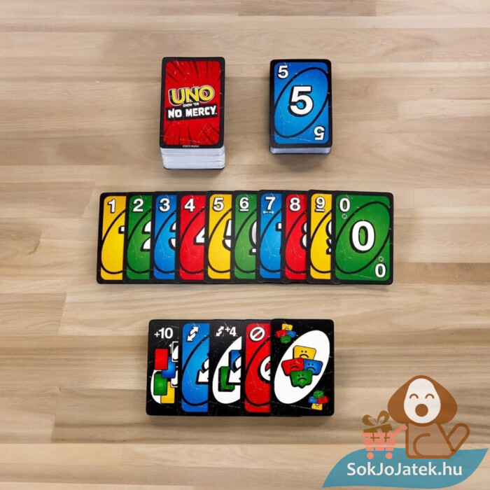 Uno: No Mercy, nincs kegyelem kártyajáték az asztalon