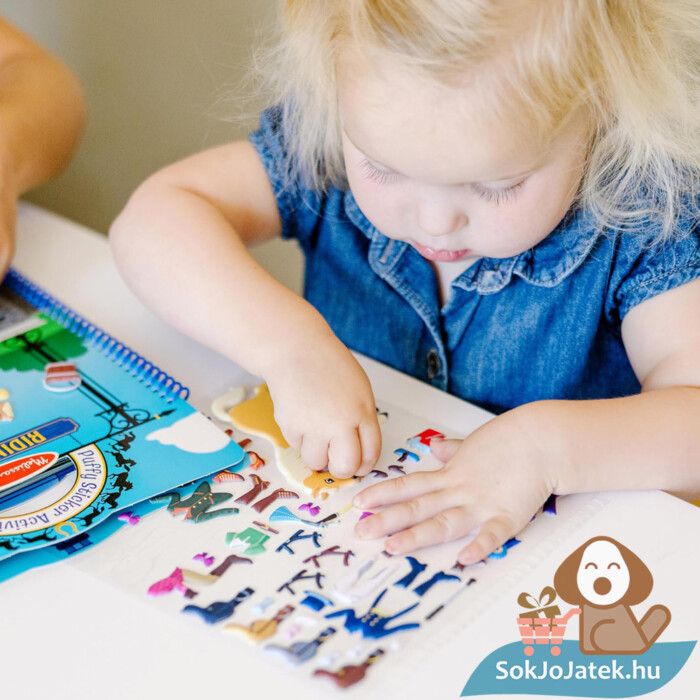 Pufi matrica: Lovas klub, kreatív foglalkoztató füzet, piciknek (Melissa & Doug, 9410)