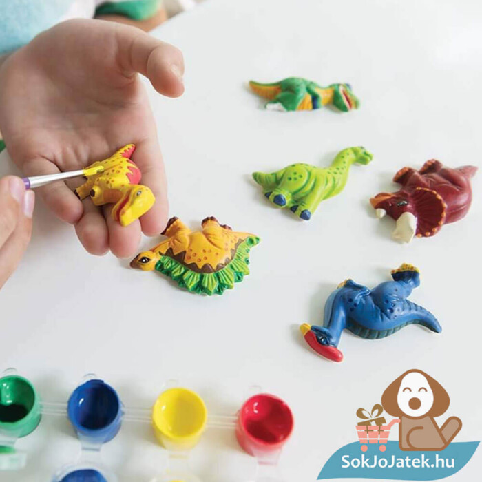 Dinoszaurusz gipszkiöntő készlet, játék közben, sötétben világító foszforeszkáló festékkel (4M)