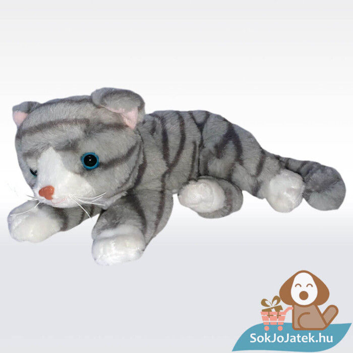 Mirci, a fekvő plüss cirmos cica oldalról (25 cm)