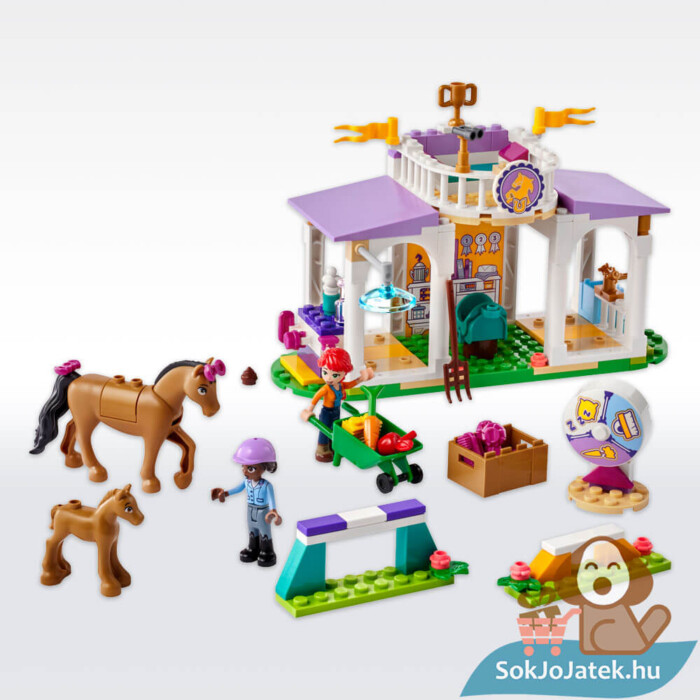 Új lovasiskola tartalma, Aliya és Mia figurákkal, 2 lóval, kiegészítőkkel (Lego Friends 41746)