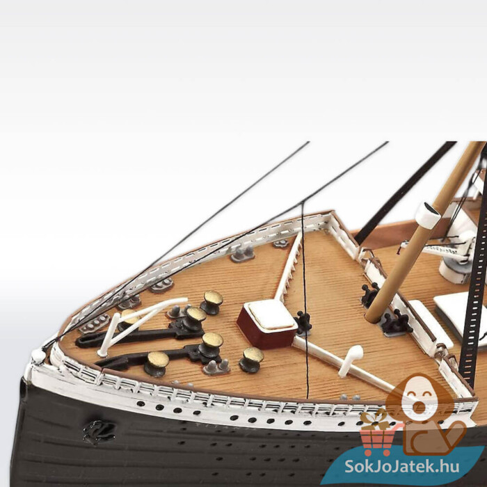 R.M.S. Titanic, 100th Anniversary Edition 1:400 makett készlet eleje, festékkel, ragasztóval (Revell 05715)