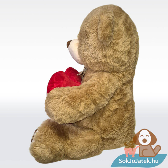 Hatalmas barna színű szerelmes plüss Juli maci szívvel oldalról (50 cm)