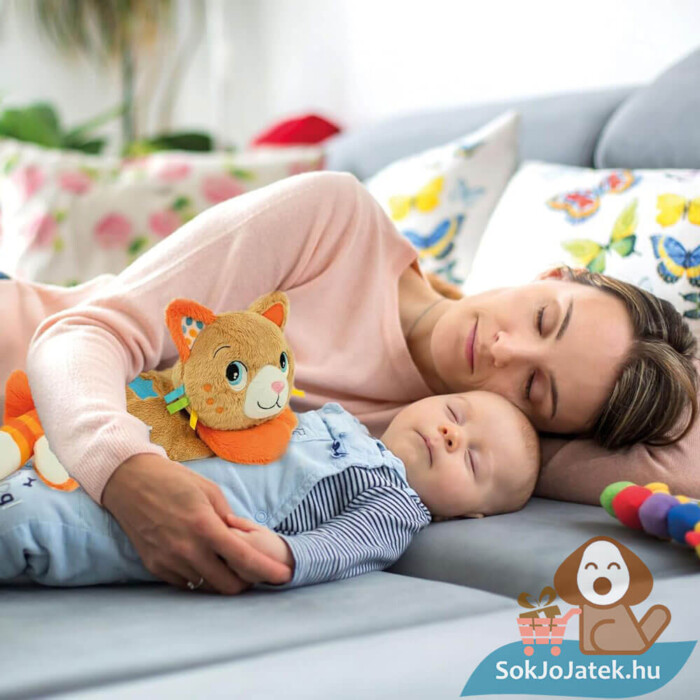 Elalvást segítő doromboló plüss cica, alvás közben (Baby Clementoni)