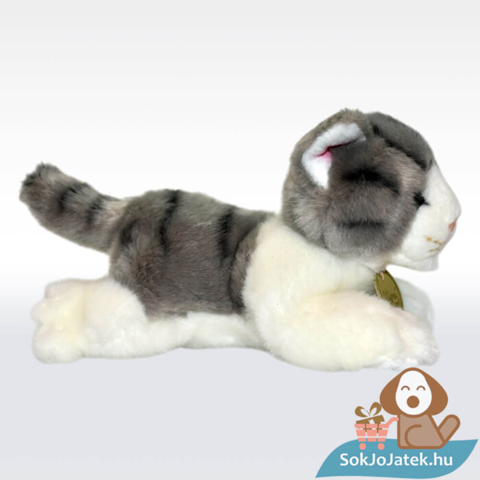 Élethű fekvő szürke-fehér plüss cica oldalról, 20 cm (Aurora, Miyoni)