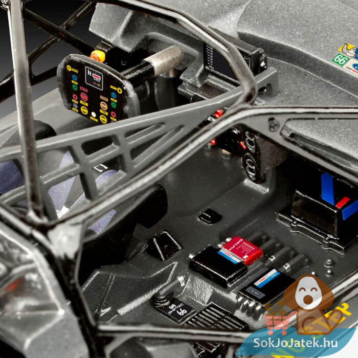 Ford GT Le Mans 2017 versenyautó belseje, 1:24 makett készlet festékkel és kiegészítőkkel (Revell 67041)