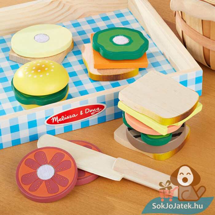 Szerepjáték: Szendvicskészítés, 17 db-os konyhai fajáték az asztalon, szeletelhető hozzávalókkal (Melissa & Doug)